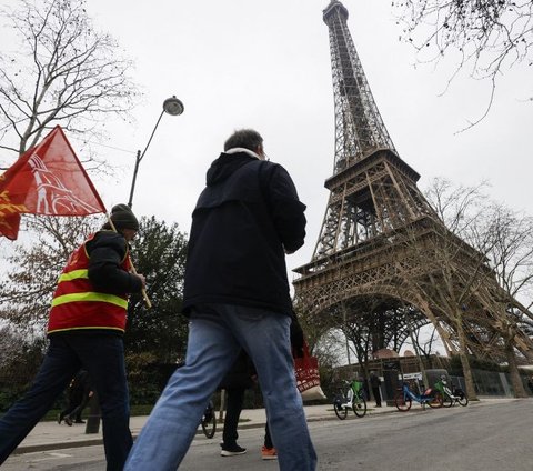 FOTO: Suasana Menara Eiffel Ditutup Buntut Aksi Mogok Pekerja