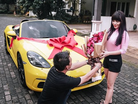 Not Just Ordinary, Dinar Candy Receives Luxury Gift from Boyfriend