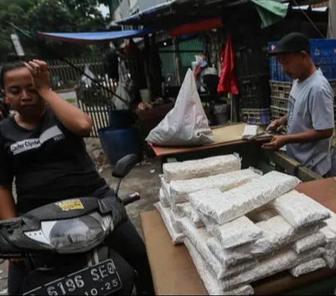 Tak hanya beras, harga sejumlah bahan pangan di Jakarta terpantau merangkak naik. Situs Badan Pangan Nasional (Bapanas) per Rabu 21 Februari 2024 pukul 13.00 WIB menunjukkan kenaikan harga beberapa bahan pangan, terutama beras dan cabai rawit merah. Berikut rangkumannya: