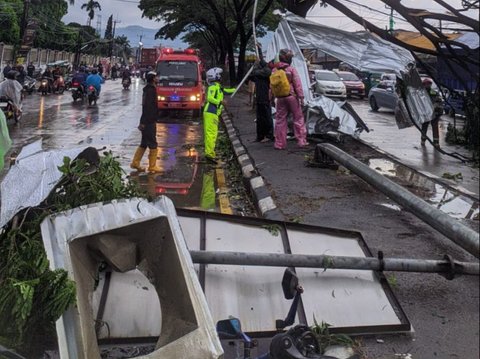 Kabupaten Bandung dan Sumedang Diterjang Puting Beliung, Sejumlah Bangunan Rusak dan Warga Terluka