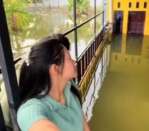 Wanita Ini Perlihatkan Isi Mobil & Rumah Usai Kebanjiran, 'Ini Masalah Dunia Tapi Kok Sakit Ya'