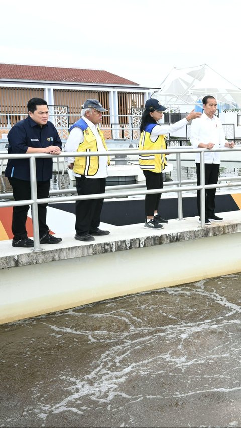 Sempat Diisukan Renggang, Begini Momen Akrab Jokowi & Menteri Basuki Saat Resmikan Proyek Infrastrukur di Makassar<br>