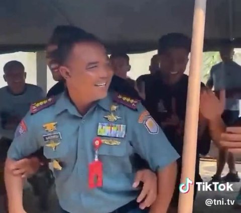 Momen Heboh Dua Anggota TNI Bertengkar, Ternyata Beri Kejutan untuk Komandan Satuan