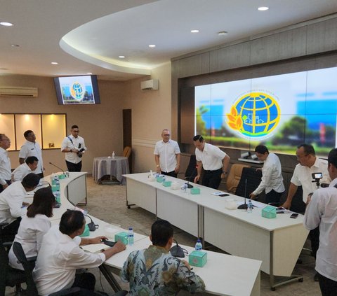 Pimpin Rapat Perdana di Kementerian ATR/BPN, AHY Minta Anak Buah Buat Target 100 Hari Kerja