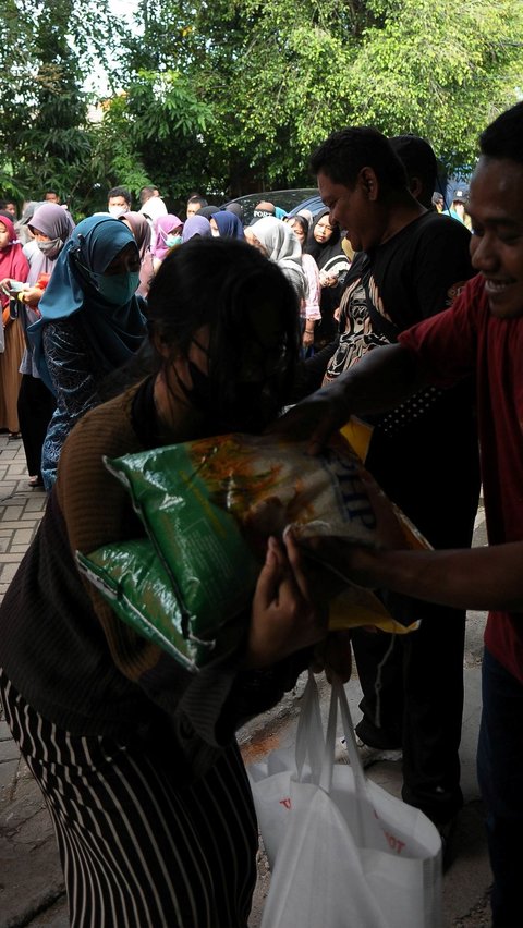 Untuk 2024 ini, penyaluran beras SPHP ditargetkan 1,2 juta ton dengan harga berdasarkan zonanya yakni 1 Rp 10.900 per kg. Foto: merdeka.com / Imam Buhori