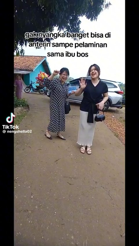 Momen Bos Beri Kejutan Datang ke Pernikahan Karyawan yang Sudah Lama Bekerja Ini Viral, Tuai Pujian