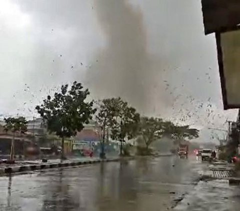 FOTO: Dahsyatnya Puting Beliung di Indonesia yang Ternyata Mirip Tornado