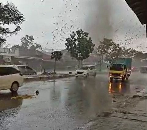 FOTO: Dahsyatnya Puting Beliung di Indonesia yang Ternyata Mirip Tornado