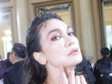 Pesona Luna Maya saat Hadir di Milan Fashion Week, Penampilannya Curi Perhatian