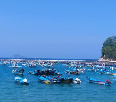 Mengunjungi Pantai Pancer, Pernah Dihantam Tsunami Kini Jadi Penghasil Ikan Terbesar di Banyuwangi