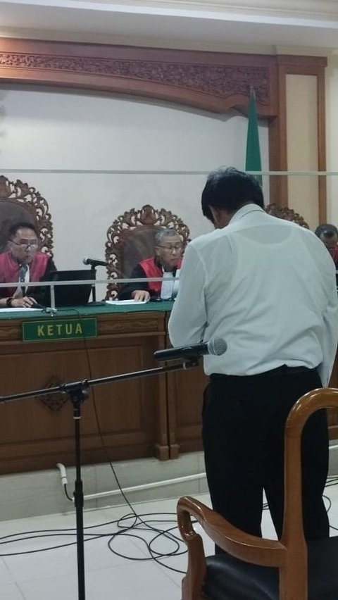 Hakim Vonis Bebas, Eks Rektor Unud Bali Prof Antara Menangis Haru