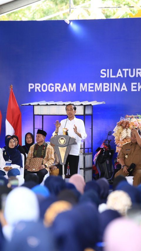 Presiden Jokowi Bagikan Pengalaman Memulai Usaha kepada 5.000 Emak-Emak Nasabah PNM Mekar Sulsel<br>