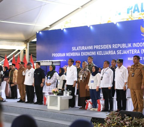 Presiden Jokowi Bagikan Pengalaman Memulai Usaha kepada 5.000 Emak-Emak Nasabah PNM Mekar Sulsel