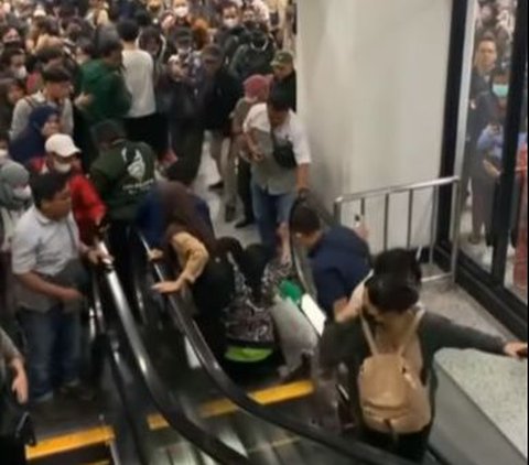 KAI Commuter Apologizes for the Incident of Manggarai Station Escalator that Should Go Up but Moves Down Causing KRL Passengers to Fall