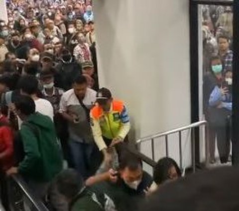 KAI Commuter Apologizes for the Incident of Manggarai Station Escalator that Should Go Up but Moves Down Causing KRL Passengers to Fall