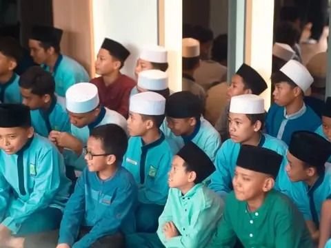 Potret Verrell Bramasta Syukuran Rumah Baru 5 Lantai Bersama 100 Anak Yatim