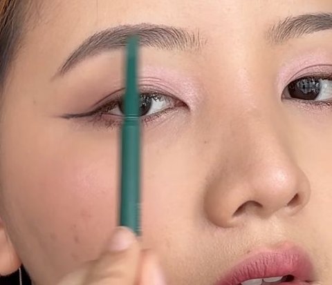 Cara Bikin Alis yang ‘Full’ dan Tetap Natural, Cocok untuk Penyuka Makeup Simpel