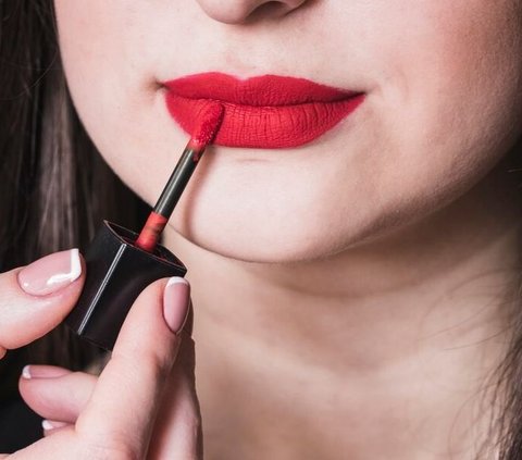 Ini Bedanya Lip Tint dan Lip Cream, Mana yang Cocok untuk Pemulas Bibirmu?