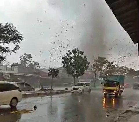 Rancaekek Luluh Lantak Diterjang Tornado, Ini Saran BMKG Jabar untuk Warga