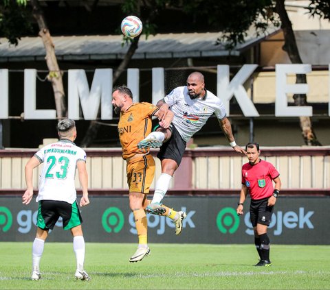 FOTO: Meski Diperkuat Radja Nainggolan, Bhayangkara FC Hancur Dilumat PSS Sleman 1-4