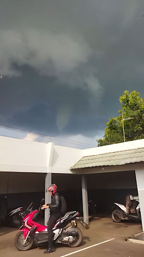 This is the Appearance of the Rancaekek Bandung Tornado Seen from Space