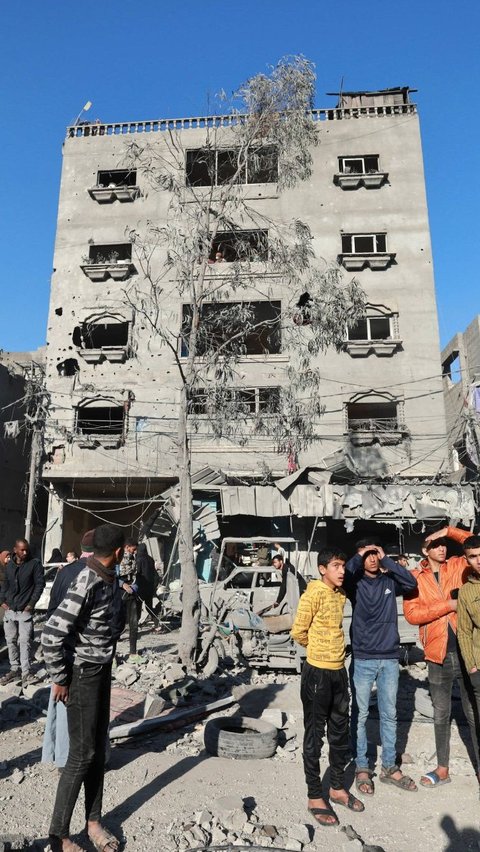 Mengutip Al Jazeera, Kementerian Kesehatan di Gaza mengatakan pada Kamis (22/2), sebanyak 99 orang tewas dalam semalam, sebagian besar dari mereka adalah wanita, anak-anak dan orang lanjut usia. Mohammed Abed/AFP