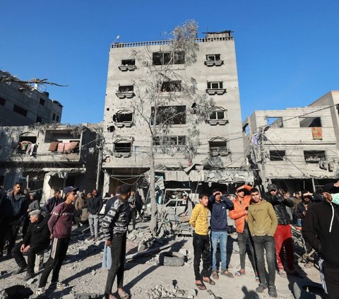 FOTO: Hancur Lebur Kamp Pengungsian Warga Palestina Dibombardir Israel, 99 Orang Tewas dalam Semalam