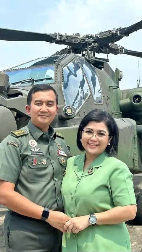 Joy Tobing, setelah menikah dengan Kolonel TNI Cahyo Permono, otomatis menjadi ibu Persit.