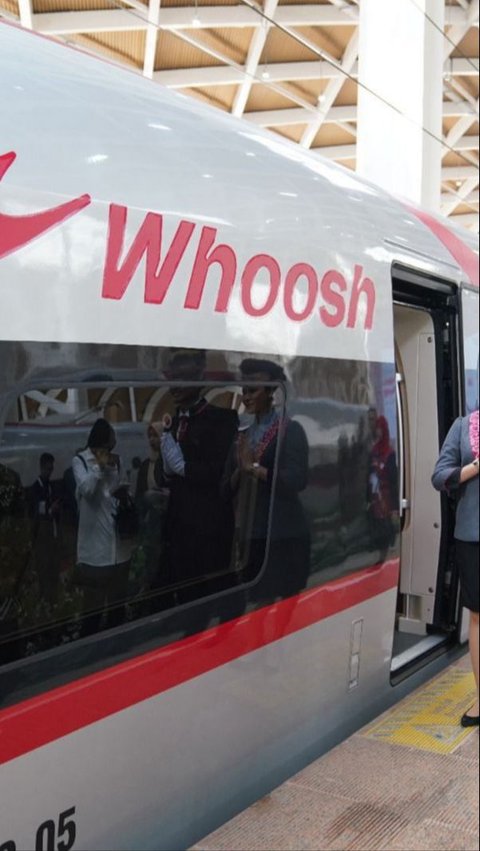 Viral Penumpang Kereta Cepat Whoosh Ditodong di Stasiun Tegalluar, Begini Fakta Sebenarnya