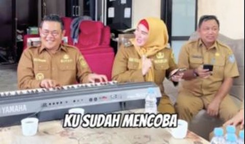 Bagi Riza selain menghilangkan penat,  kegiatan bermain organ hingga bernyanyi bersama itu menjadi salah satu hiburan seusai pulang kerja. <br>