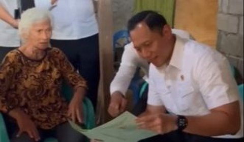 Dalam keterangan, AHY mengaku ingin turun langsung membagikan sertifikat karena ingin memastikan proses penyerahan berjalan dengan baik.