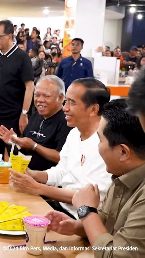 Momen Jokowi Makan di Mal Bareng Pak Bas dan Erick Thohir, Pesan Nugget hingga Burger