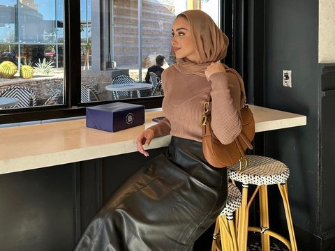 Dramatic Look Ideas for Hijabers with Leather Skirts, Take a Look!