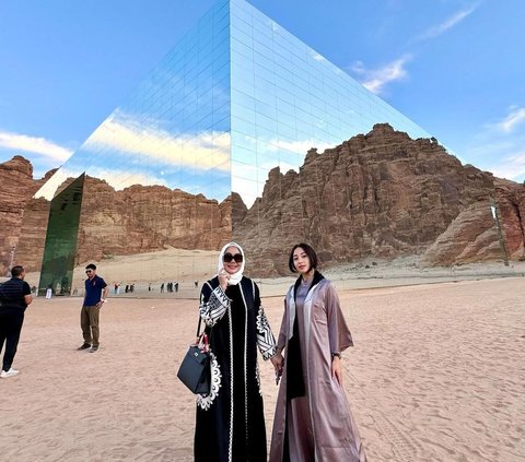 8 Portraits of Nikita Willy and Family's Luxurious Vacation to Al Ula After Umrah