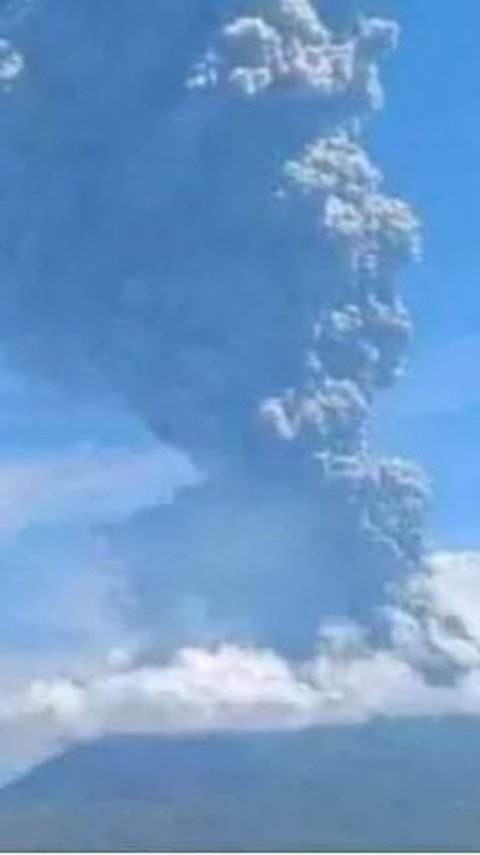 Gunung Ile Lewotolok di Lembata Erupsi Lagi, Muntahkan Abu Vulkanik Setinggi 500 Meter<br>