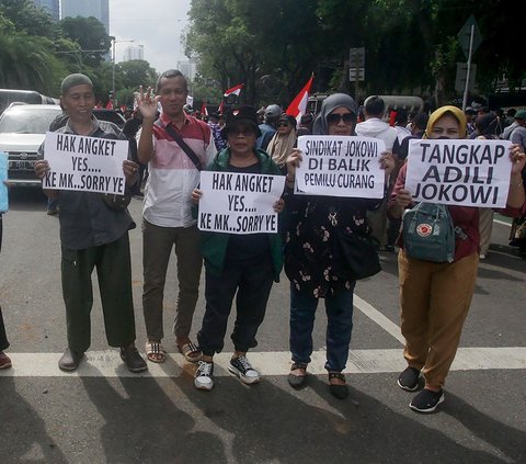 FOTO: Geruduk KPU, Ratusan Pengunjuk Rasa Tolak Hasil Pemilu yang Diduga Penuh Kecurangan