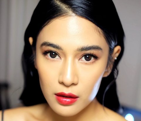 Beautiful and Radiant Dian Sastro with Stunning Ombre Lips