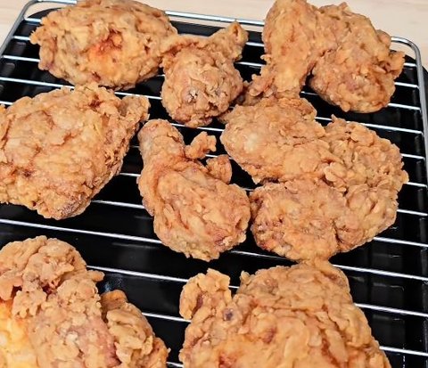 How to Cook Fried Chicken ala Restaurant Style, Soak in Ice Water for a Crispy Texture