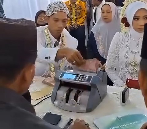 Viral! The Process of Handing Over Dowry Like a Transaction at the Bank, Using a Money Counting Machine Because of the Abundance