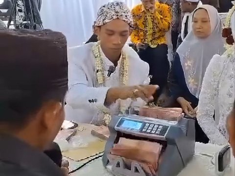 Viral! The Process of Handing Over Dowry Like a Transaction at the Bank, Using a Money Counting Machine Because of the Abundance