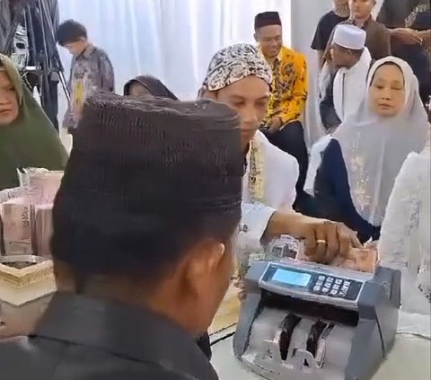 Viral! The Process of Handing Over Dowry Like a Transaction at the Bank, Using a Money Counting Machine Because of the Abundance