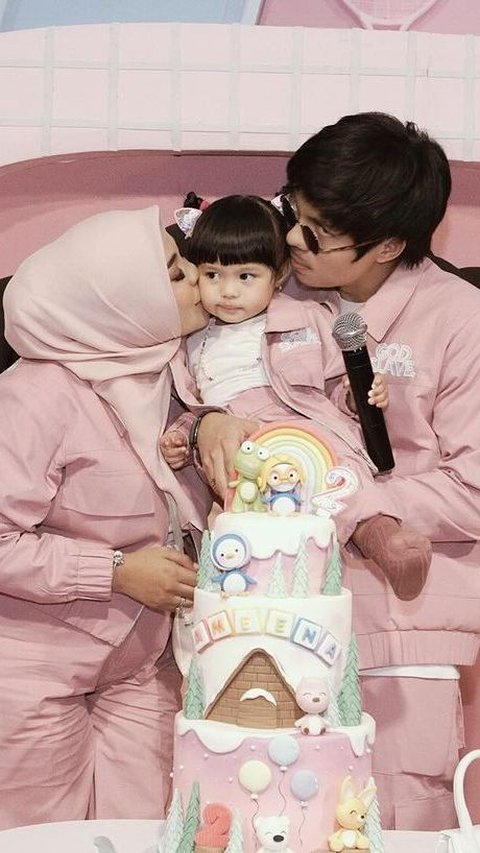 Di ulang tahun ke-2 ini keluarga berharap yang terbaik untuk Ameena. Mereka menyebut bayi lucu ini sebagai sumber kebahagiaan.