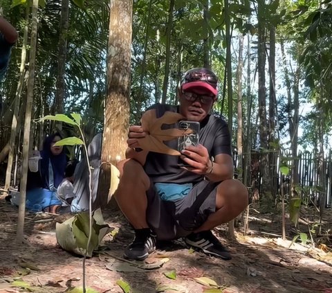 On a Trip, Asking to Be Photographed with Her Father, When She Saw the Result of Her Daughter's Portrait, She Automatically Cried and Laughed: 'Feels Like Entering National Geographic'