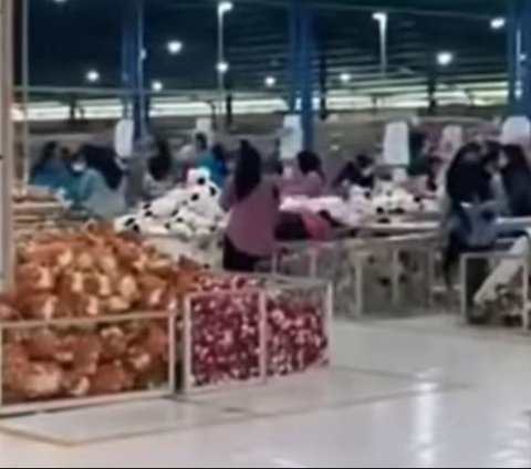 Very Horrifying! Moments of Mass Possession in a Doll Factory in Cianjur, Terrified Employees Running