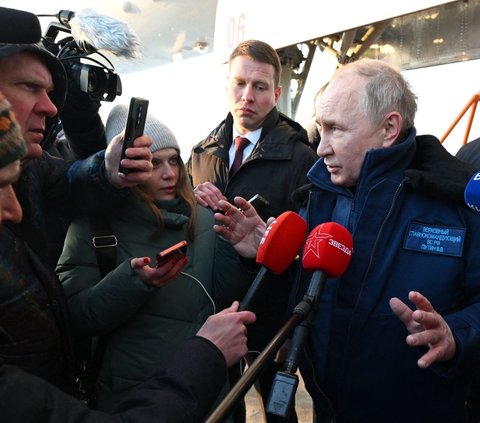 FOTO: Gagah, Ini Gaya Putin Terbangkan Pesawat Supersonik Pengebom Nuklir Rusia