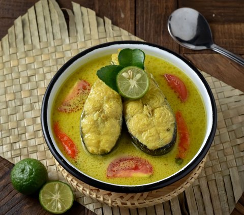 Recipe for Yellow Spiced Carp, a Warm Weekend Dish