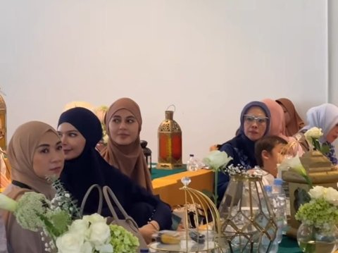 10 Potret Cantik Paula Verhoeven Tampil Berhijab saat Hadir ke Acara Kajian, 'Dikawal' Dua Jagoan