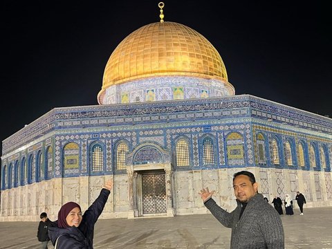 Potret Meisya Siregar dan Bebi Romeo saat Berkunjung ke Masjid Al Aqsa, Berderai Air Mata saat Panjatkan Doa di Malam Nisfu Syaban