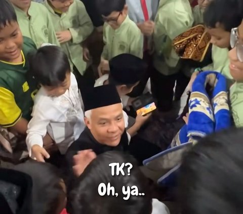 Momen Ganjar Dikejar Anak Sekolah di Tebet