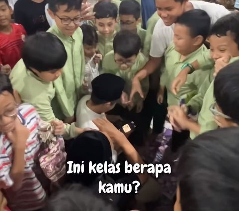 Momen Ganjar Dikejar Anak Sekolah di Tebet